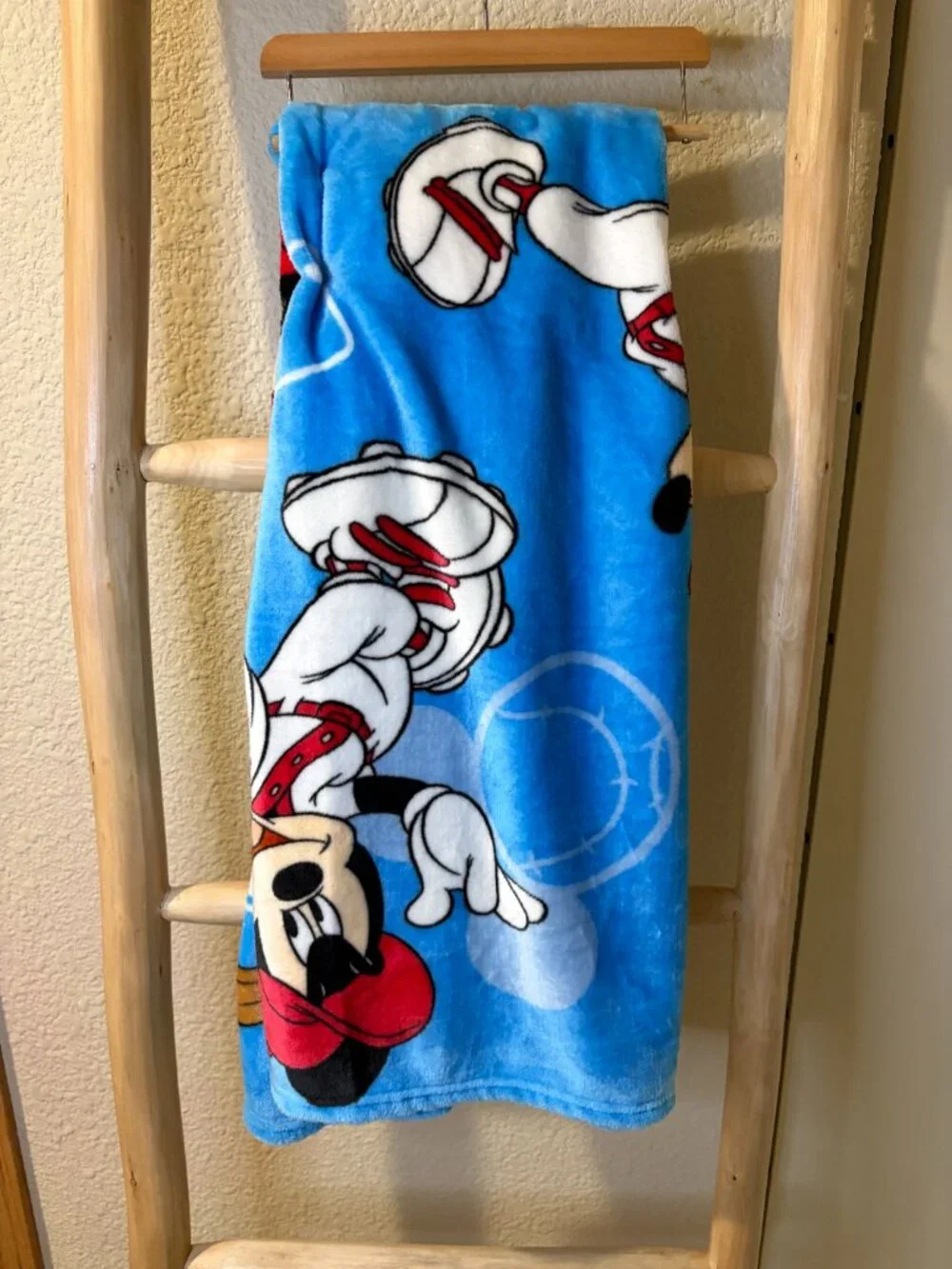 Disney Mickey Mouse MLB Baseball Silk Touch Throw Blanket 40x50 NWT